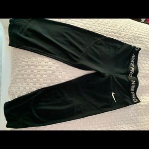 Nike Girls Size M Black Legging Capris NWT